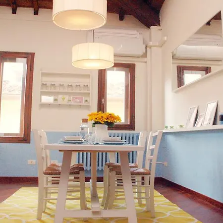 The Happy Unicorn Apt דירה